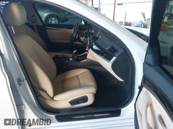 ✅ 2016 BMW 5 Series 528i • VIN: WBA5A5C54GG349300 • Lot: 43385414. Listed on IAAI with 104,647 mi. Free auction sales archive from the USA and detailed vehicle history report at DreamBid. Image 5.