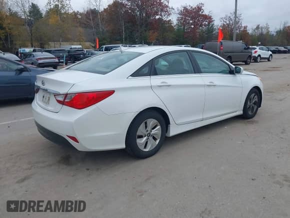 2014 Hyundai Sonata GLS with VIN 5NPEB4AC5EH827163, listed as a IAAI auction lot 43554945 with 170,091 mi miles and . Bid and sale history available at DreamBid. Image 4.