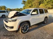 ✅ 2022 Jeep Wagoneer Series III • VIN: 1C4SJVDT6NS113258 • Lot: 90411045. Wystawiony na Copart z przebiegiem 67 324 mil. Bezpłatny archiwum sprzedaży aukcyjnych z USA i szczegółowy raport historii pojazdu na DreamBid. Zdjęcie 1.