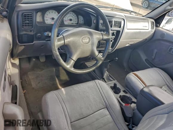 ✅ 2002 Toyota Tacoma • VIN: 5TENL42NX2Z006579 • Lot: 93843895. Wystawiony na Copart z przebiegiem 177 620 mil. Bezpłatny archiwum sprzedaży aukcyjnych z USA i szczegółowy raport historii pojazdu na DreamBid. Zdjęcie 8.