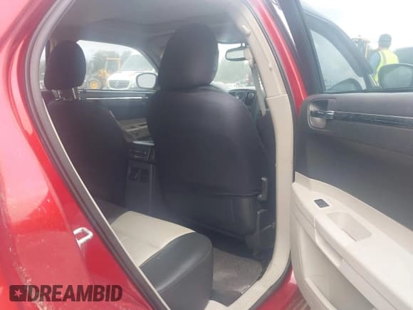 ✅ 2007 Chrysler 300 Limited • VIN: 2C3LA53G37H692880 • Lot: 43389606. Listed on IAAI with 203,292 mi. Free auction sales archive from the USA and detailed vehicle history report at DreamBid. Image 8.