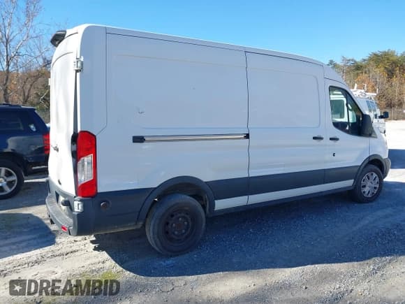 ✅ 2018 Ford Transit • VIN: 1FTBW2CG7JKA62688 • Lot: 43478168. Wystawiony na IAAI z przebiegiem 340 715 mil. Bezpłatny archiwum sprzedaży aukcyjnych z USA i szczegółowy raport historii pojazdu na DreamBid. Zdjęcie 4.