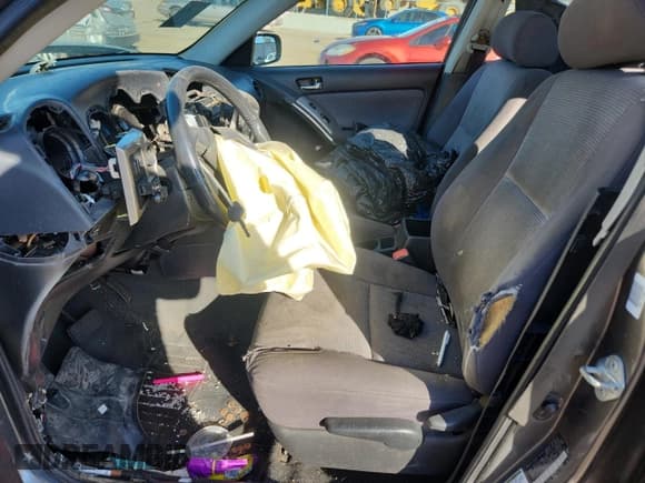 ✅ 2005 Toyota Matrix STD • VIN: 2T1KR32E25C466020 • Лот: 84442285. Опубликован ранее на Copart с пробегом Не указан. Бесплатный доступ к архиву аукционных продаж из США и подробный отчёт об истории автомобиля на DreamBid. Изображение 7.