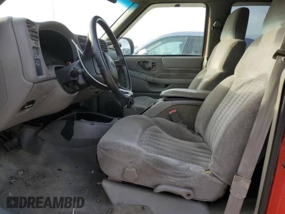 2002 Chevrolet Blazer LS z VIN 1GNDT13W82K225084, wystawiony jako Copart lot #80815644 z przebiegiem 107 485 mil mil oraz Szkoda całkowita • Salvage title. Historia ofert i sprzedaży dostępna na DreamBid. Obrazek 7.