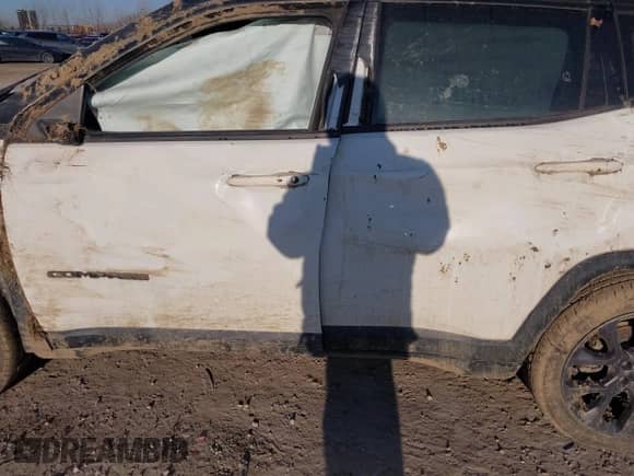 2019 Jeep Compass Limited with VIN 3C4NJDCB0KT664943, listed as a IAAI auction lot 41747015 with 89,199 mi miles and . Bid and sale history available at DreamBid. Image 15.