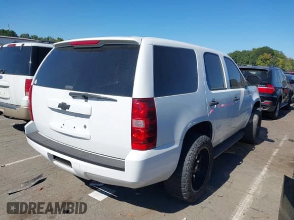 ✅ 2011 Chevrolet Tahoe Commercial • VIN: 1GNLC2E08BR172212 • Lot: 43362402. Wystawiony na IAAI z przebiegiem 142 028 mil. Bezpłatny archiwum sprzedaży aukcyjnych z USA i szczegółowy raport historii pojazdu na DreamBid. Zdjęcie 4.