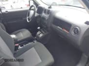 ✅ 2009 Jeep Patriot Sport • VIN: 1J4FF28B89D207956 • Lot: 43074273. Listed on IAAI with 98,775 mi. Free auction sales archive from the USA and detailed vehicle history report at DreamBid. Image 5.