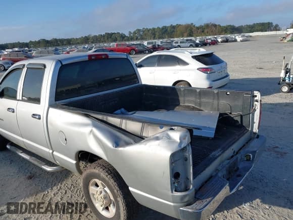 ✅ 2004 Dodge 2500 ST • VIN: 3D7KA28D24G192313 • Lot: 40711933. Wystawiony na IAAI z przebiegiem 213 496 mil. Bezpłatny archiwum sprzedaży aukcyjnych z USA i szczegółowy raport historii pojazdu na DreamBid. Zdjęcie 6.