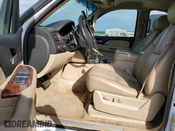 ✅ 2007 Chevrolet Suburban LTZ • VIN: 3GNFK16357G157497 • Lot: 79514294. Wystawiony na Copart z przebiegiem Nie podano. Bezpłatny archiwum sprzedaży aukcyjnych z USA i szczegółowy raport historii pojazdu na DreamBid. Zdjęcie 7.