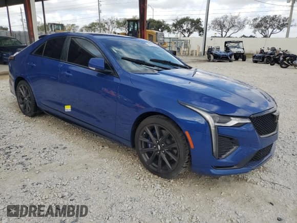 ✅ 2021 Cadillac CT4 V-Series • VIN: 1G6DH5RL1M0144492 • Lot: 47973795. Wystawiony na Copart z przebiegiem Nie podano. Bezpłatny archiwum sprzedaży aukcyjnych z USA i szczegółowy raport historii pojazdu na DreamBid. Zdjęcie 4.