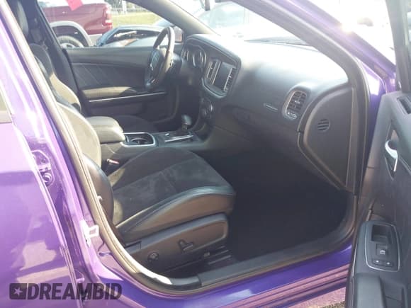 ✅ 2019 Dodge Charger Scat Pack • VIN: 2C3CDXGJ8KH604763 • Lot: 42977606. Wystawiony na IAAI z przebiegiem 31 109 mil. Bezpłatny archiwum sprzedaży aukcyjnych z USA i szczegółowy raport historii pojazdu na DreamBid. Zdjęcie 5.