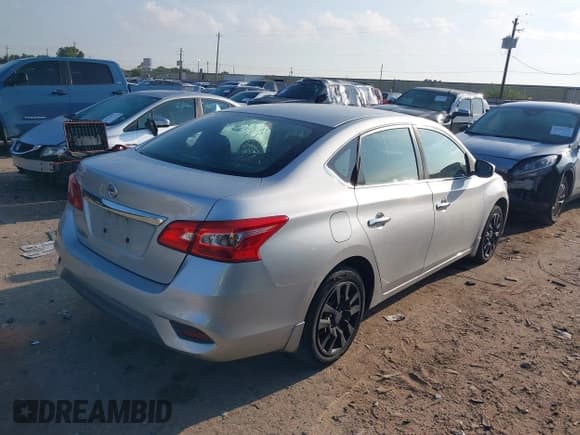 ✅ 2017 Nissan Sentra SV • VIN: 3N1AB7AP0HY207253 • Лот: 43198241. Опубликован ранее на IAAI с пробегом Не указан. Бесплатный доступ к архиву аукционных продаж из США и подробный отчёт об истории автомобиля на DreamBid. Изображение 4.