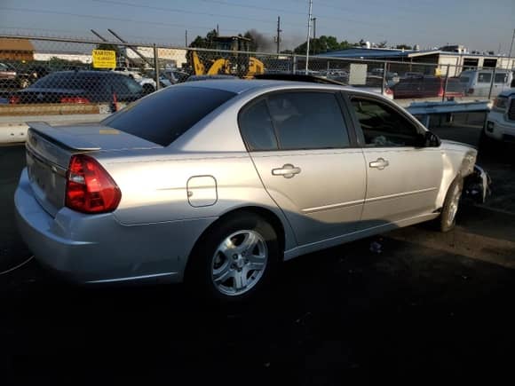 2004 Chevrolet Malibu LT z VIN 1G1ZU54834F122047, wystawiony jako Copart lot #65929704 z przebiegiem Nie podano mil oraz Czysty tytuł • Clean title. Historia ofert i sprzedaży dostępna na DreamBid. Obrazek 3.