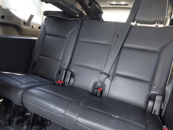 ✅ 2021 Chevrolet Suburban Premier • VIN: 1GNSKFKD8MR200350 • Lot: 43351867. Wystawiony na IAAI z przebiegiem 67 920 mil. Bezpłatny archiwum sprzedaży aukcyjnych z USA i szczegółowy raport historii pojazdu na DreamBid. Zdjęcie 20.