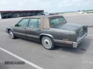 ✅ 1993 Cadillac DeVille • VIN: 1G6CD53B5P4316981 • Lot: 42780983. Wystawiony na IAAI z przebiegiem 110 882 mil. Bezpłatny archiwum sprzedaży aukcyjnych z USA i szczegółowy raport historii pojazdu na DreamBid. Zdjęcie 3.