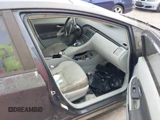 ✅ 2010 Toyota Prius III • VIN: JTDKN3DU8A5127205 • Lot: 43734209. Listed on IAAI with Not provided. Free auction sales archive from the USA and detailed vehicle history report at DreamBid. Image 5.