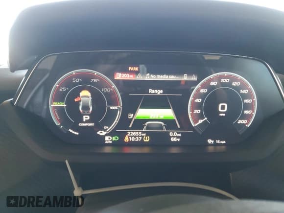 ✅ 2022 Audi e-tron GT Prestige • VIN: WAUEJBFW1N7006573 • Lot: 50387605. Wystawiony na Copart z przebiegiem 22 655 mil. Bezpłatny archiwum sprzedaży aukcyjnych z USA i szczegółowy raport historii pojazdu na DreamBid. Zdjęcie 9.