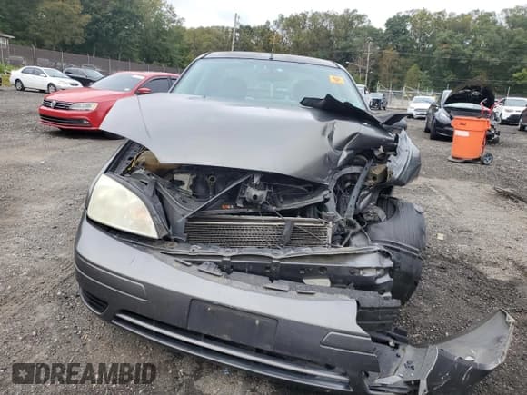 ✅ 2007 Ford Focus S • VIN: 1FAHP34N17W361255 • Lot: 86101485. Wystawiony na Copart z przebiegiem 110 660 mil. Bezpłatny archiwum sprzedaży aukcyjnych z USA i szczegółowy raport historii pojazdu na DreamBid. Zdjęcie 5.