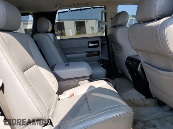 ✅ 2010 Toyota Sequoia Platinum • VIN: 5TDYY5G12AS027397 • Lot: 68294645. Listed on Copart with 286,355 mi. Free auction sales archive from the USA and detailed vehicle history report at DreamBid. Image 11.