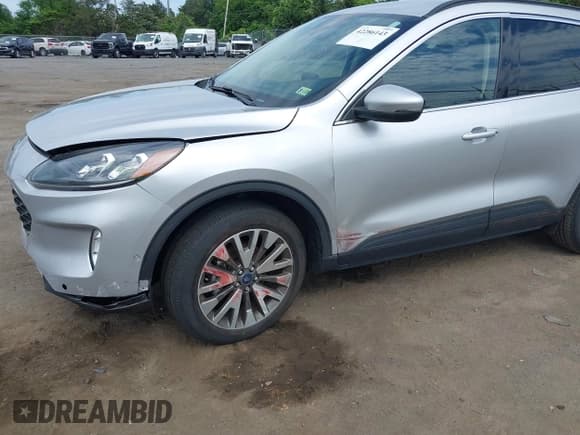 ✅ 2020 Ford Escape Titanium • VIN: 1FMCU9J99LUB45758 • Lot: 42286143. Listed on IAAI with 51,177 mi. Free auction sales archive from the USA and detailed vehicle history report at DreamBid. Image 18.