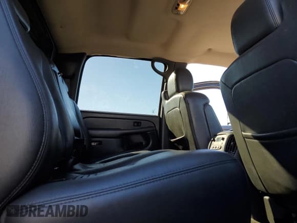 ✅ 2004 Chevrolet Silverado 2500HD LS • VIN: 1GCHK23224F212276 • Lot: 82424225. Wystawiony na Copart z przebiegiem Nie podano. Bezpłatny archiwum sprzedaży aukcyjnych z USA i szczegółowy raport historii pojazdu na DreamBid. Zdjęcie 10.