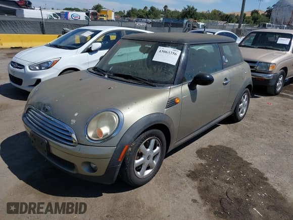 ✅ 2010 MINI Hardtop • VIN: WMWMF3C55ATZ25184 • Lot: 43063356. Wystawiony na IAAI z przebiegiem 89 312 mil. Bezpłatny archiwum sprzedaży aukcyjnych z USA i szczegółowy raport historii pojazdu na DreamBid. Zdjęcie 2.