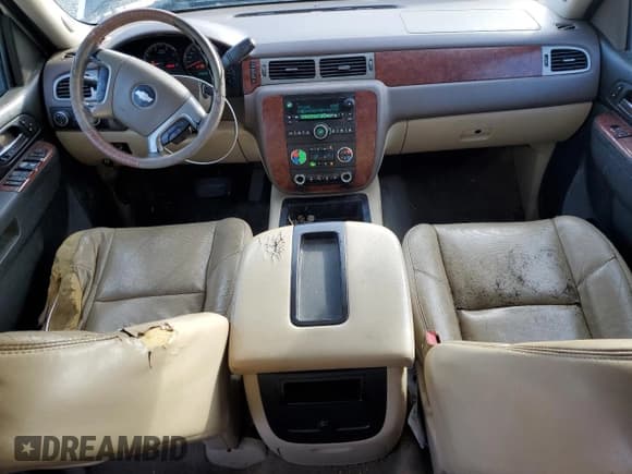 ✅ 2013 Chevrolet Silverado 2500HD LTZ • VIN: 1GC1KYE8XDF202603 • Lot: 73151244. Wystawiony na Copart z przebiegiem 394 152 mil. Bezpłatny archiwum sprzedaży aukcyjnych z USA i szczegółowy raport historii pojazdu na DreamBid. Zdjęcie 8.