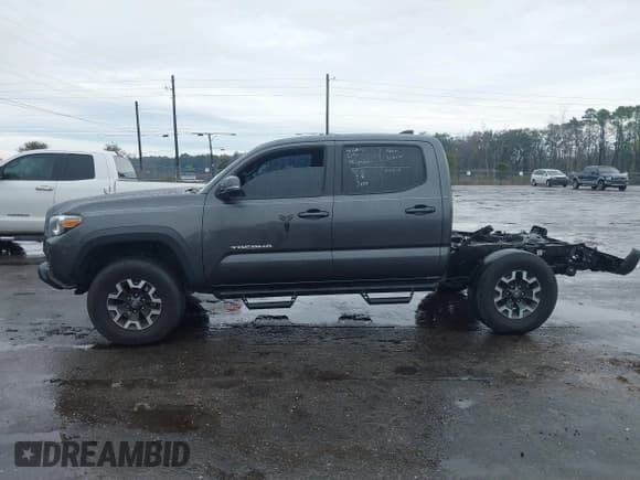 ✅ 2020 Toyota Tacoma SR5 • VIN: 3TMAZ5CN3LM124599 • Lot: 41662626. Listed on IAAI with 99,879 mi. Free auction sales archive from the USA and detailed vehicle history report at DreamBid. Image 14.
