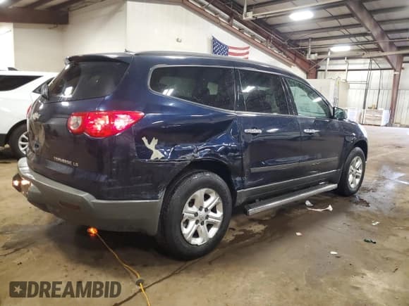 ✅ 2011 Chevrolet Traverse LS • VIN: 1GNKRFEDXBJ380336 • Lot: 86704045. Wystawiony na Copart z przebiegiem 182 496 mil. Bezpłatny archiwum sprzedaży aukcyjnych z USA i szczegółowy raport historii pojazdu na DreamBid. Zdjęcie 3.