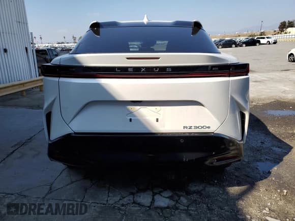 ✅ 2024 Lexus RZ 300e Premium • VIN: JTJABABB7RA001198 • Lot: 42821505. Wystawiony na Copart z przebiegiem 748 mil. Bezpłatny archiwum sprzedaży aukcyjnych z USA i szczegółowy raport historii pojazdu na DreamBid. Zdjęcie 6.