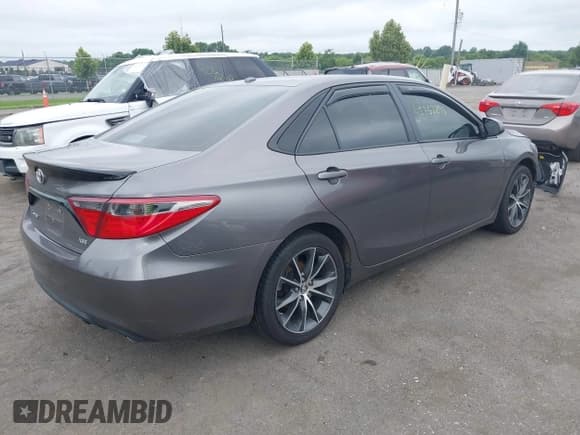 ✅ 2015 Toyota Camry XLE • VIN: 4T1BF1FK4FU929904 • Лот: 42752298. Опубликован ранее на IAAI с пробегом 158 655 миль. Бесплатный доступ к архиву аукционных продаж из США и подробный отчёт об истории автомобиля на DreamBid. Изображение 4.