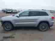 2018 Jeep Grand Cherokee Sterling z VIN 1C4RJFBG3JC138410, wystawiony jako IAAI lot #43242404 z przebiegiem 119 655 mil mil oraz . Historia ofert i sprzedaży dostępna na DreamBid. Obrazek 15.