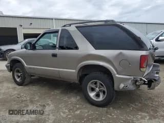 ✅ 2001 Chevrolet Blazer LS • VIN: 1GNCS18W61K109694 • Lot: 72926804. Wystawiony na Copart z przebiegiem 173 542 mil. Bezpłatny archiwum sprzedaży aukcyjnych z USA i szczegółowy raport historii pojazdu na DreamBid. Zdjęcie 2.