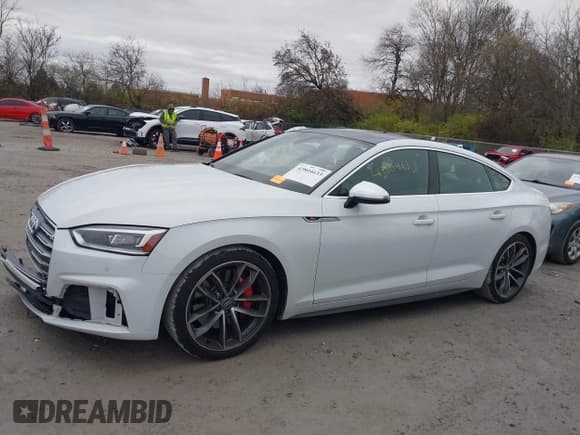 ✅ 2018 Audi S5 Sportback Premium Plus • VIN: WAUB4CF51JA040405 • Lot: 43804633. Wystawiony na IAAI z przebiegiem 114 170 mil. Bezpłatny archiwum sprzedaży aukcyjnych z USA i szczegółowy raport historii pojazdu na DreamBid. Zdjęcie 14.