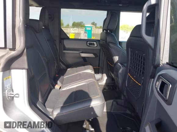 ✅ 2023 Ford Bronco • VIN: 1FMEE5DHXPLB80726 • Lot: 42054200. Wystawiony na IAAI z przebiegiem 12 921 mil. Bezpłatny archiwum sprzedaży aukcyjnych z USA i szczegółowy raport historii pojazdu na DreamBid. Zdjęcie 8.