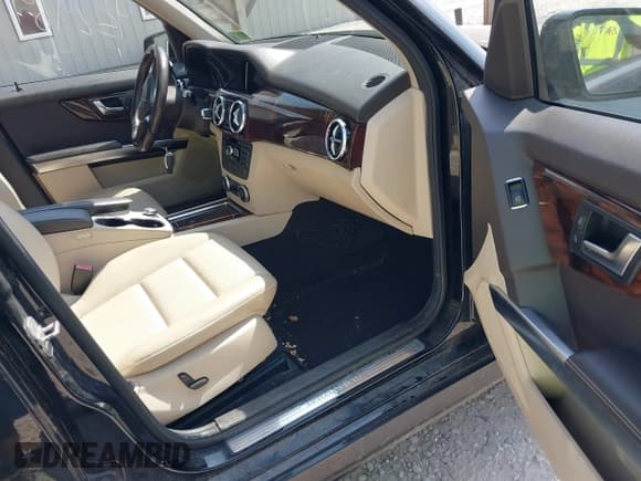 ✅ 2013 Mercedes-Benz GLK 350 • VIN: WDCGG8JB8DF942514 • Lot: 43246972. Wystawiony na IAAI z przebiegiem 240 318 mil. Bezpłatny archiwum sprzedaży aukcyjnych z USA i szczegółowy raport historii pojazdu na DreamBid. Zdjęcie 5.