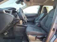 ✅ 2025 Toyota Corolla Cross LE • VIN: 7MUBAABGXSV134378 • Lot: 69758365. Wystawiony na Copart z przebiegiem 10 873 mil. Bezpłatny archiwum sprzedaży aukcyjnych z USA i szczegółowy raport historii pojazdu na DreamBid. Zdjęcie 7.