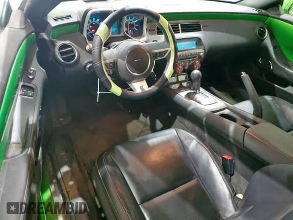 2011 Chevrolet Camaro 2LT z VIN 2G1FC1ED2B9170669, wystawiony jako Copart lot #90103385 z przebiegiem 179 806 mil mil oraz Szkoda całkowita • Salvage title. Historia ofert i sprzedaży dostępna na DreamBid. Obrazek 8.