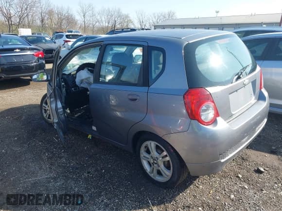 ✅ 2011 Chevrolet Aveo 1LT • VIN: KL1TD6DE6BB148193 • Lot: 41918561. Wystawiony na IAAI z przebiegiem 183 488 mil. Bezpłatny archiwum sprzedaży aukcyjnych z USA i szczegółowy raport historii pojazdu na DreamBid. Zdjęcie 3.