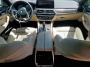 ✅ 2022 BMW 5 Series 530i xDrive • VIN: WBA13BJ03NCJ98694 • Лот: 67087415. Опубликован ранее на Copart с пробегом 28 025 миль. Бесплатный доступ к архиву аукционных продаж из США и подробный отчёт об истории автомобиля на DreamBid. Изображение 8.