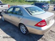 ✅ 2004 Mercedes-Benz C 240 • VIN: WDBRF81J54F456928 • Lot: 43049868. Wystawiony na IAAI z przebiegiem 108 872 mil. Bezpłatny archiwum sprzedaży aukcyjnych z USA i szczegółowy raport historii pojazdu na DreamBid. Zdjęcie 3.