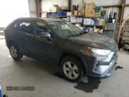 ✅ 2021 Toyota RAV4 XLE • VIN: 2T3W1RFV3MC171987 • Lot: 67007665. Wystawiony na Copart z przebiegiem 58 755 mil. Bezpłatny archiwum sprzedaży aukcyjnych z USA i szczegółowy raport historii pojazdu na DreamBid. Zdjęcie 4.