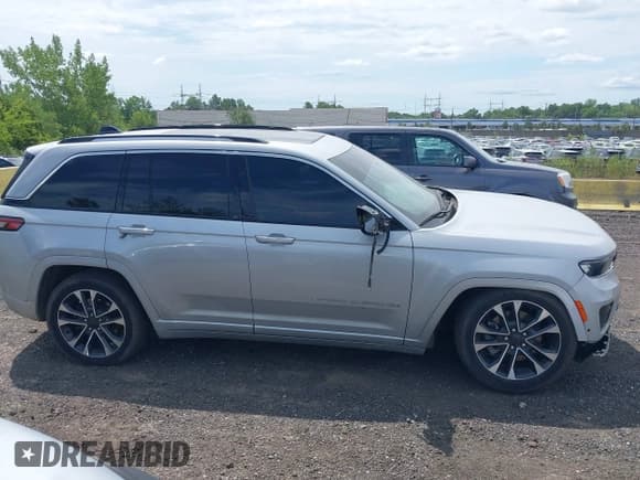 ✅ 2023 Jeep Grand Cherokee Overland • VIN: 1C4RJYD64PC595705 • Lot: 42743737. Listed on IAAI with 31,028 mi. Free auction sales archive from the USA and detailed vehicle history report at DreamBid. Image 13.