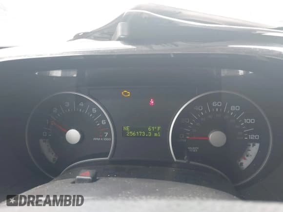 ✅ 2009 Ford Explorer XLT • VIN: 1FMEU73E09UA36105 • Lot: 42076094. Wystawiony na IAAI z przebiegiem 256 173 mil. Bezpłatny archiwum sprzedaży aukcyjnych z USA i szczegółowy raport historii pojazdu na DreamBid. Zdjęcie 7.