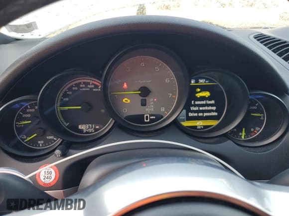 ✅ 2017 Porsche Cayenne S E-Hybrid • VIN: WP1AE2A29HLA72504 • Lot: 91635725. Listed on Copart with 168,371 mi. Free auction sales archive from the USA and detailed vehicle history report at DreamBid. Image 9.