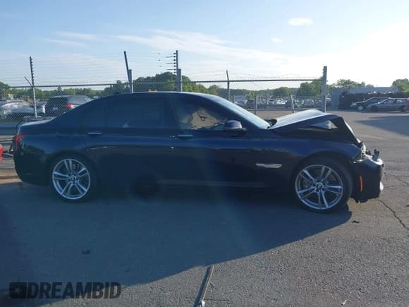 ✅ 2014 BMW 7 Series ALPINA B7 • VIN: WBAYE8C5XED134652 • Lot: 42713710. Wystawiony na IAAI z przebiegiem 81 956 mil. Bezpłatny archiwum sprzedaży aukcyjnych z USA i szczegółowy raport historii pojazdu na DreamBid. Zdjęcie 13.