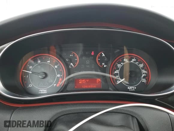 ✅ 2015 Dodge Dart SXT • VIN: 1C3CDFBB6FD336048 • Lot: 43825595. Wystawiony na Copart z przebiegiem 125 089 mil. Bezpłatny archiwum sprzedaży aukcyjnych z USA i szczegółowy raport historii pojazdu na DreamBid. Zdjęcie 9.