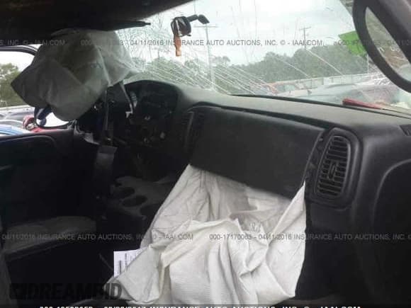 ✅ 2002 Dodge Passenger • VIN: 2B5WB35Y52K108659 • Lot: 19532052. Listed on IAAI with Not provided. Free auction sales archive from the USA and detailed vehicle history report at DreamBid. Image 5.