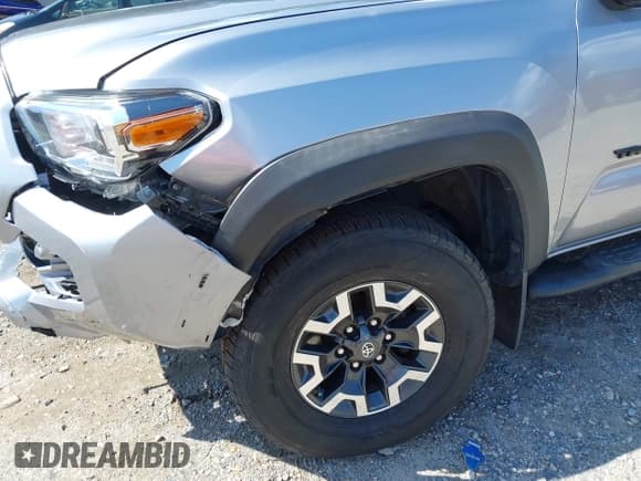 ✅ 2019 Toyota Tacoma SR5 • VIN: 3TMDZ5BNXKM078248 • Lot: 42724835. Listed on IAAI with 81,297 mi. Free auction sales archive from the USA and detailed vehicle history report at DreamBid. Image 19.