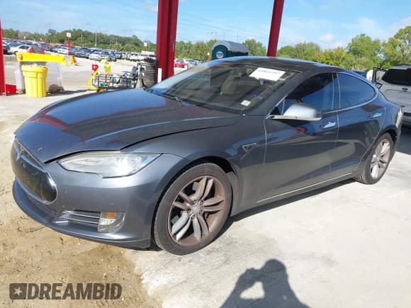✅ 2013 Tesla Model S • VIN: 5YJSA1CN9DFP12064 • Lot: 43811297. Wystawiony na IAAI z przebiegiem 157 494 mil. Bezpłatny archiwum sprzedaży aukcyjnych z USA i szczegółowy raport historii pojazdu na DreamBid. Zdjęcie 17.